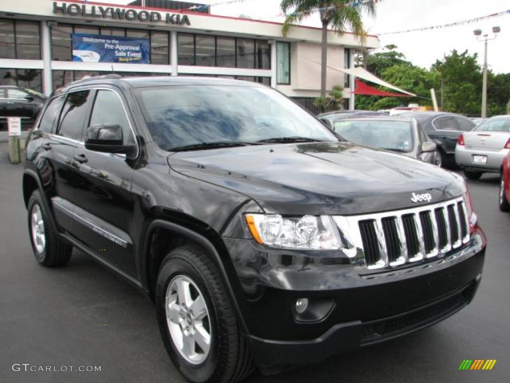 2011 Grand Cherokee Laredo - Brilliant Black Crystal Pearl / Dark Graystone/Medium Graystone photo #1