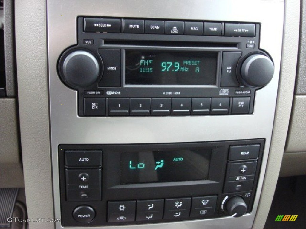2004 Dodge Durango Limited Audio System Photo #55850671