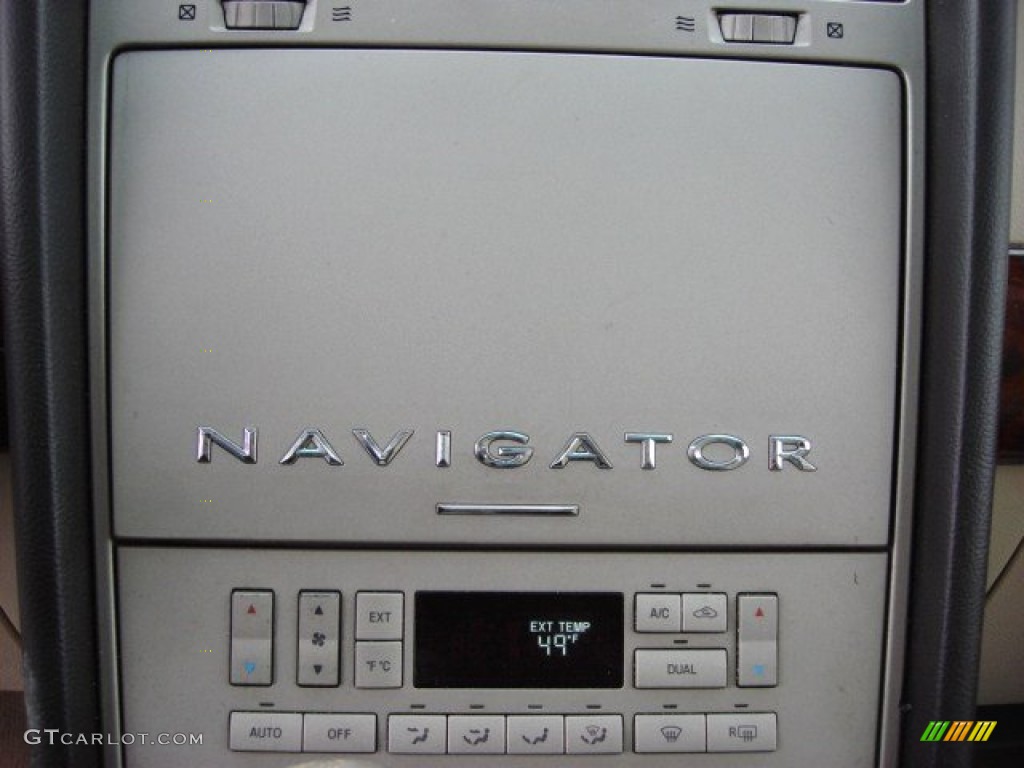 2003 Navigator Luxury 4x4 - Oxford White / Light Parchment photo #13
