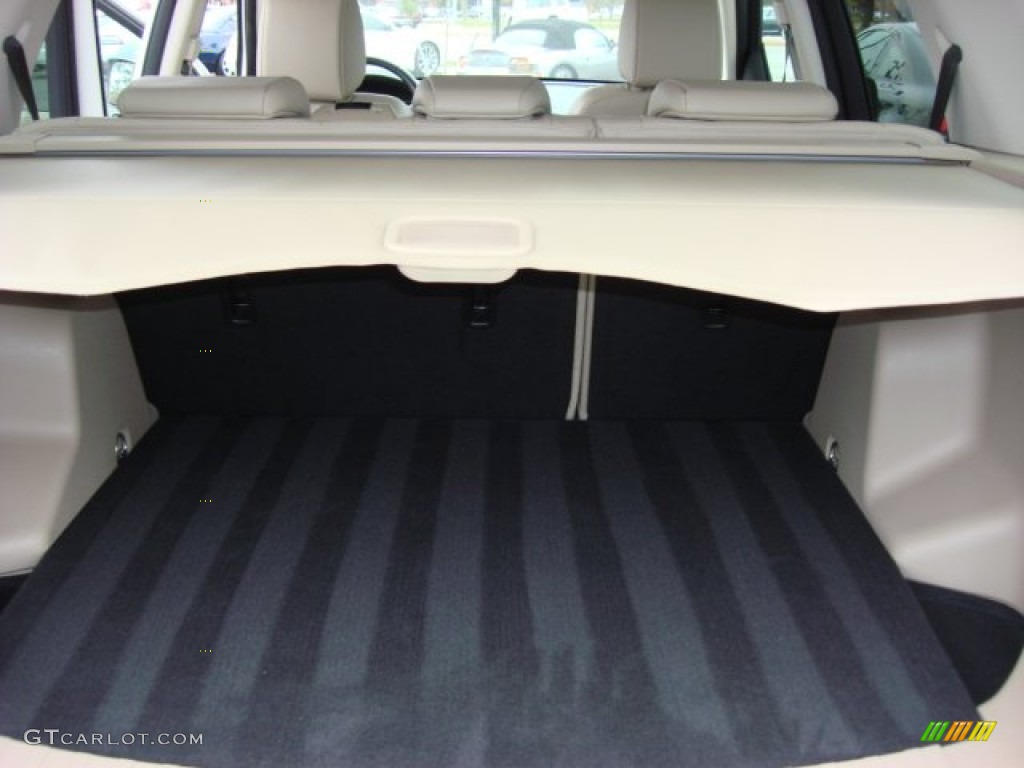2010 Land Rover LR2 HSE Trunk Photo #55851112