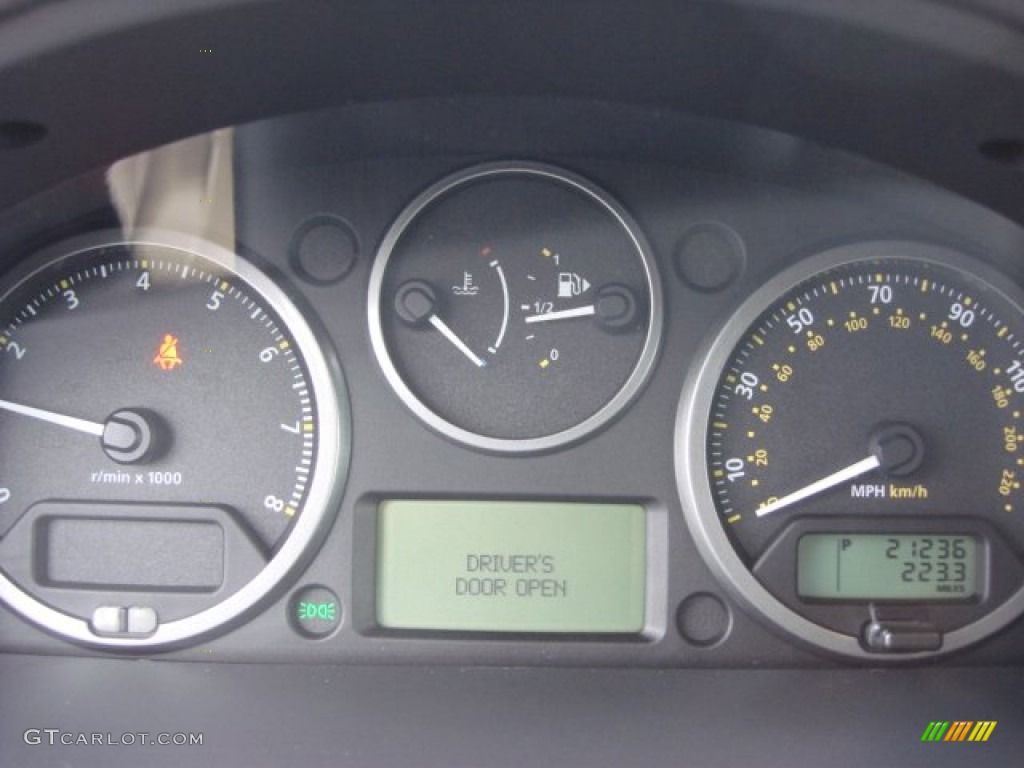 2010 Land Rover LR2 HSE Gauges Photo #55851158