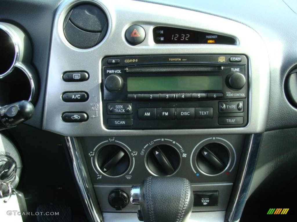 2006 Toyota Matrix XR AWD Controls Photos