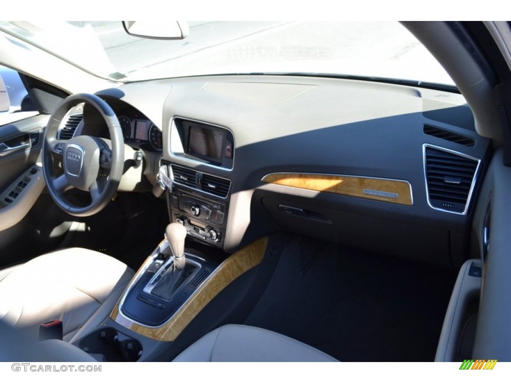 2009 Audi Q5 3.2 Premium quattro Cardamom Beige Dashboard Photo #55852538