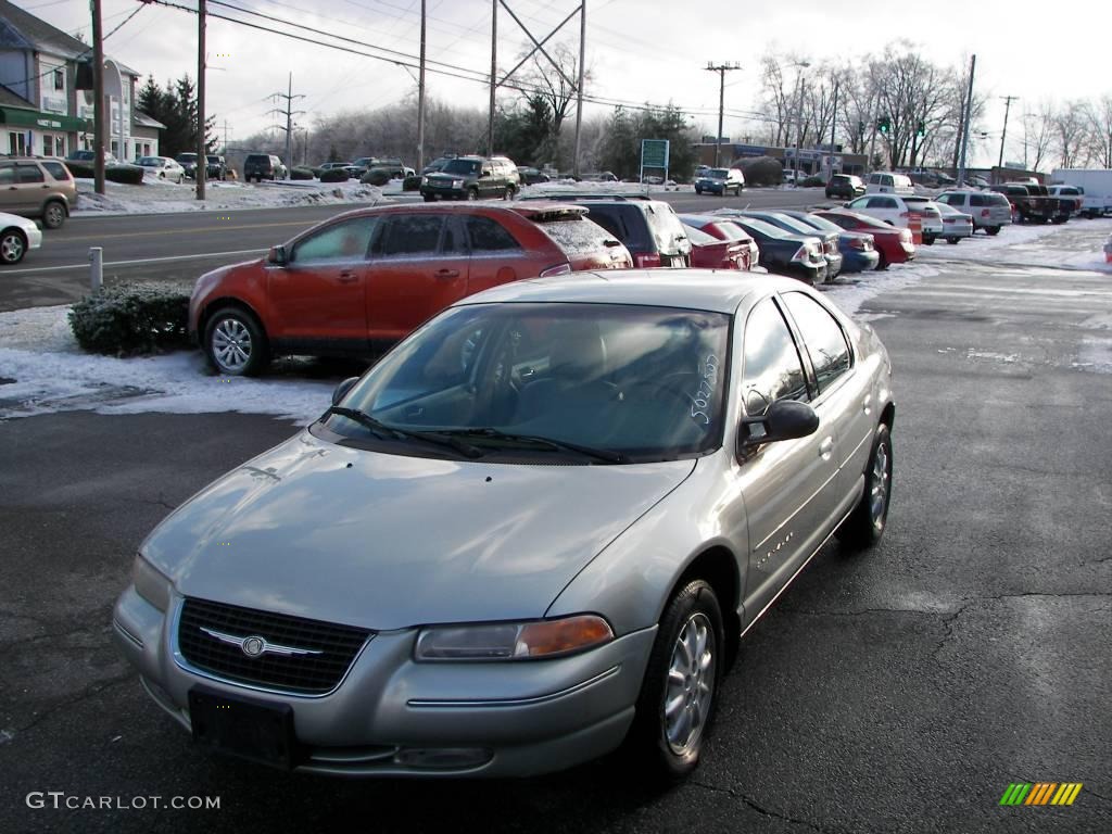2000 Cirrus LXi - Bright Silver Metallic / Silver Fern photo #1