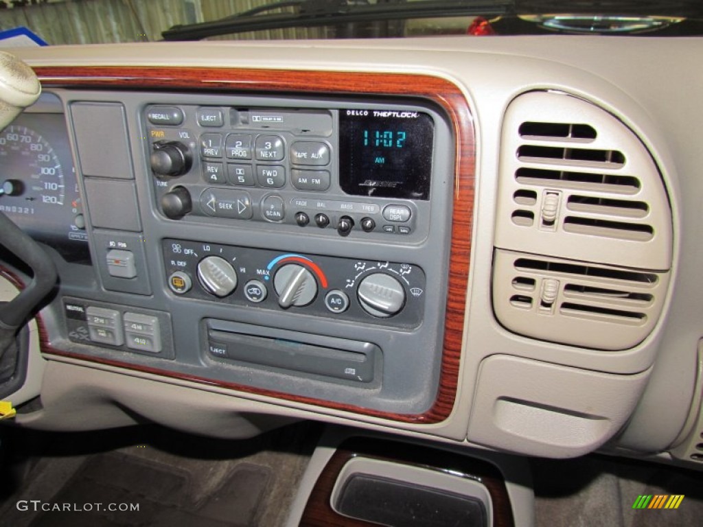 2000 Cadillac Escalade 4WD Audio System Photos