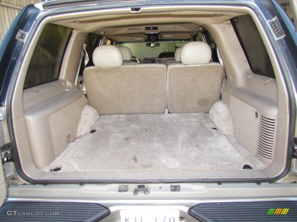 2000 Cadillac Escalade 4WD Trunk Photo #55863571