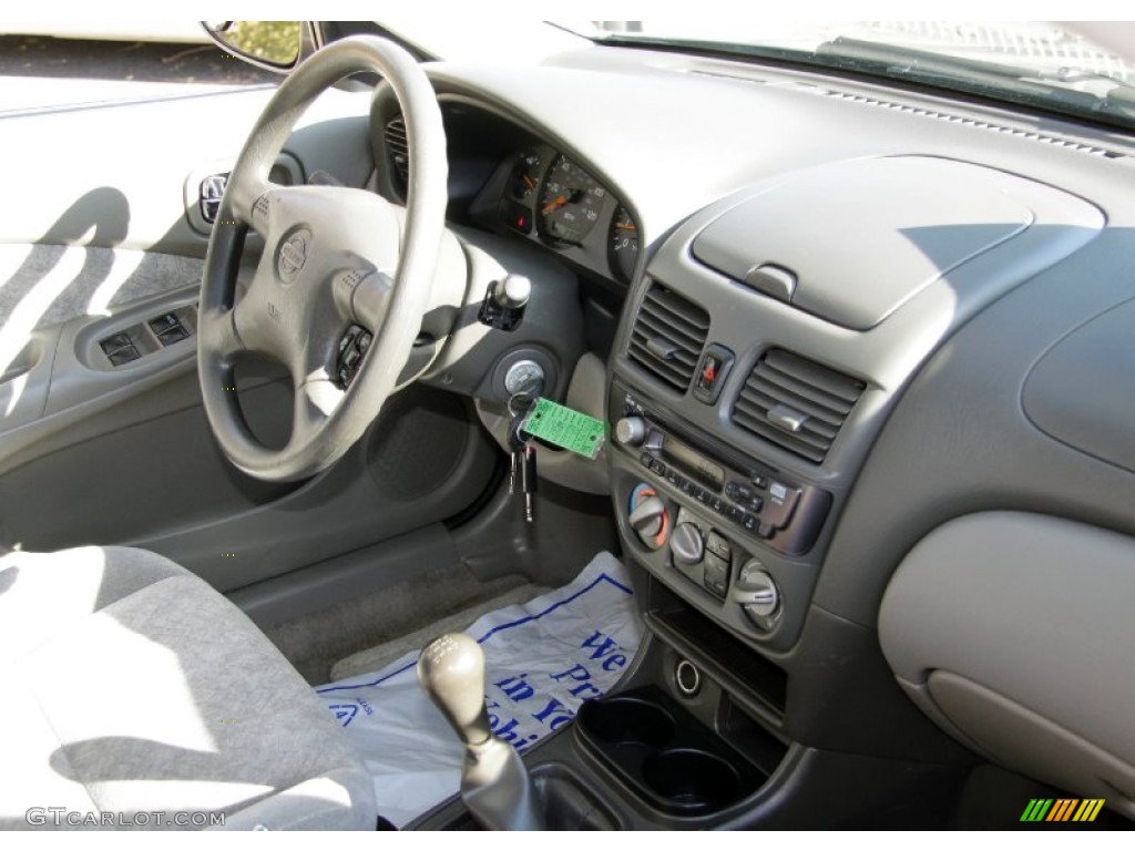 2001 Sentra GXE - Radium Silver / Stone photo #5