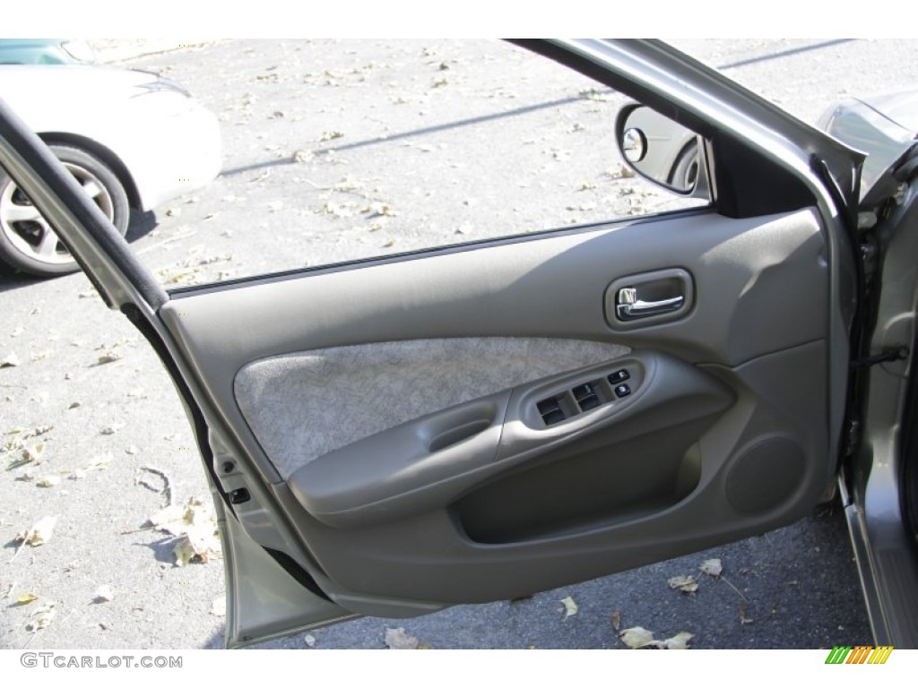 2001 Sentra GXE - Radium Silver / Stone photo #14
