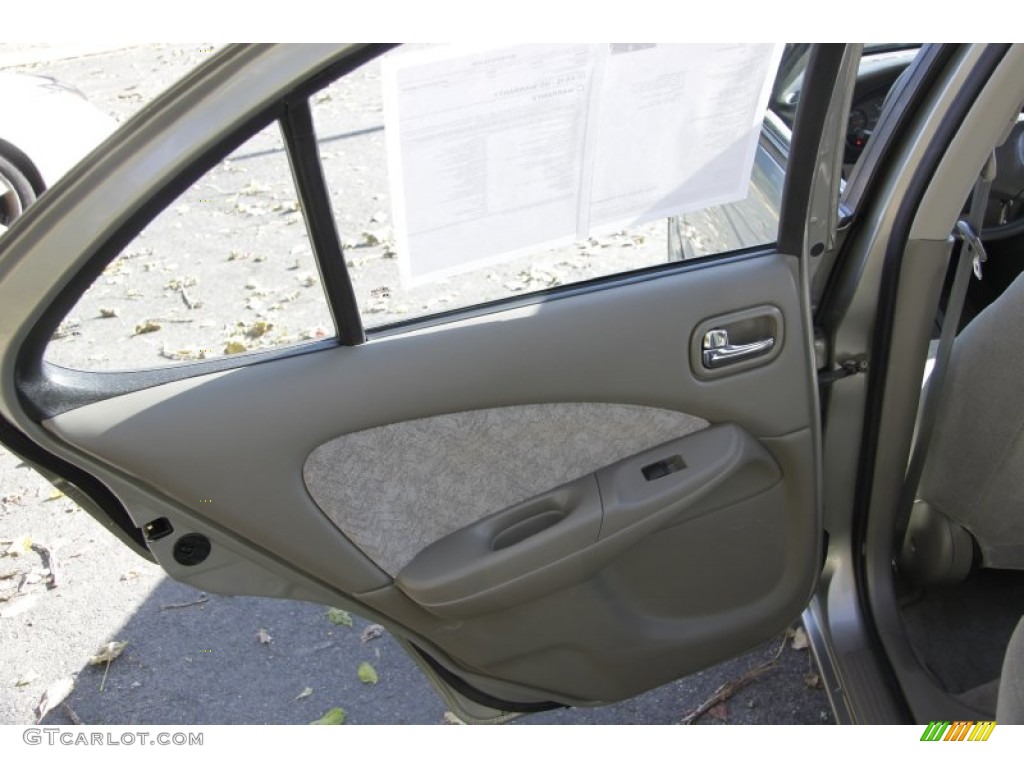 2001 Sentra GXE - Radium Silver / Stone photo #15