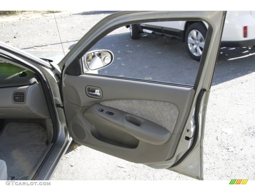 2001 Sentra GXE - Radium Silver / Stone photo #20