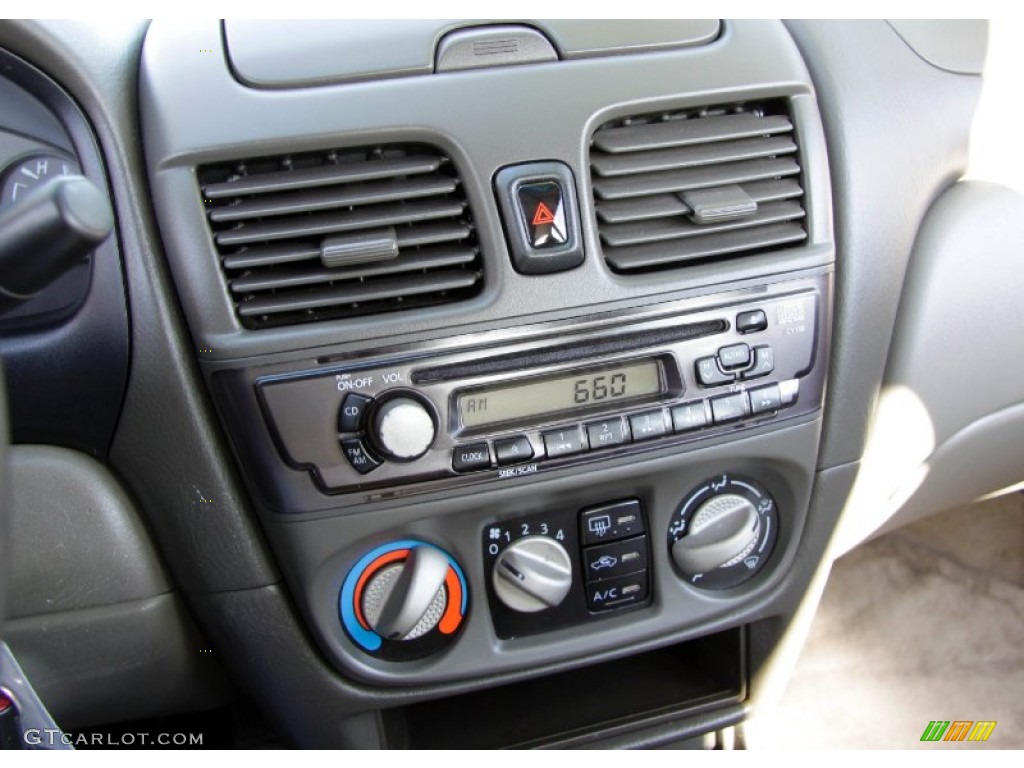 2001 Sentra GXE - Radium Silver / Stone photo #22