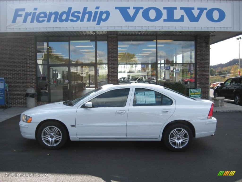 2005 S60 2.5T AWD - Ice White / Taupe/Light Taupe photo #1