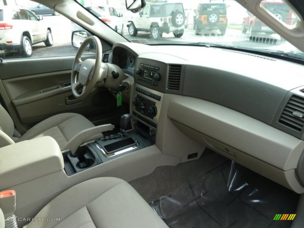 2005 Grand Cherokee Laredo 4x4 - Deep Beryl Green Pearl / Khaki photo #14
