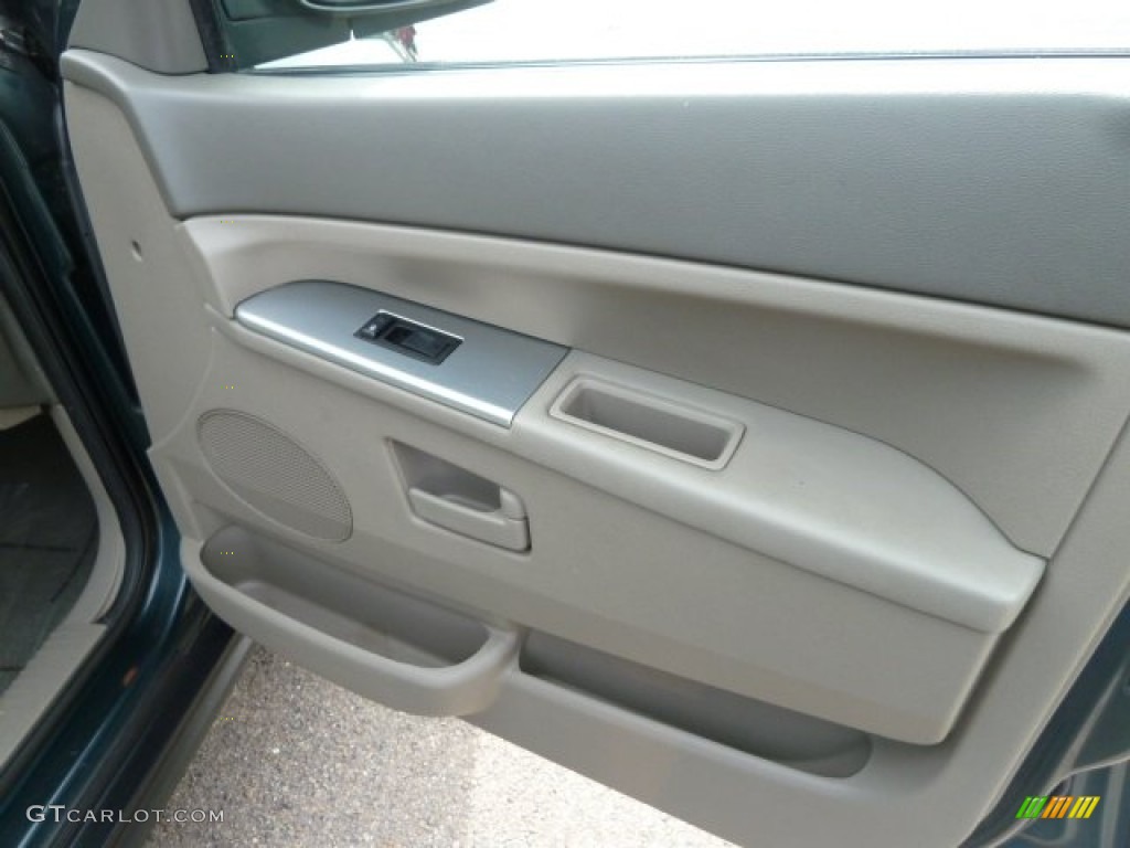 2005 Grand Cherokee Laredo 4x4 - Deep Beryl Green Pearl / Khaki photo #15