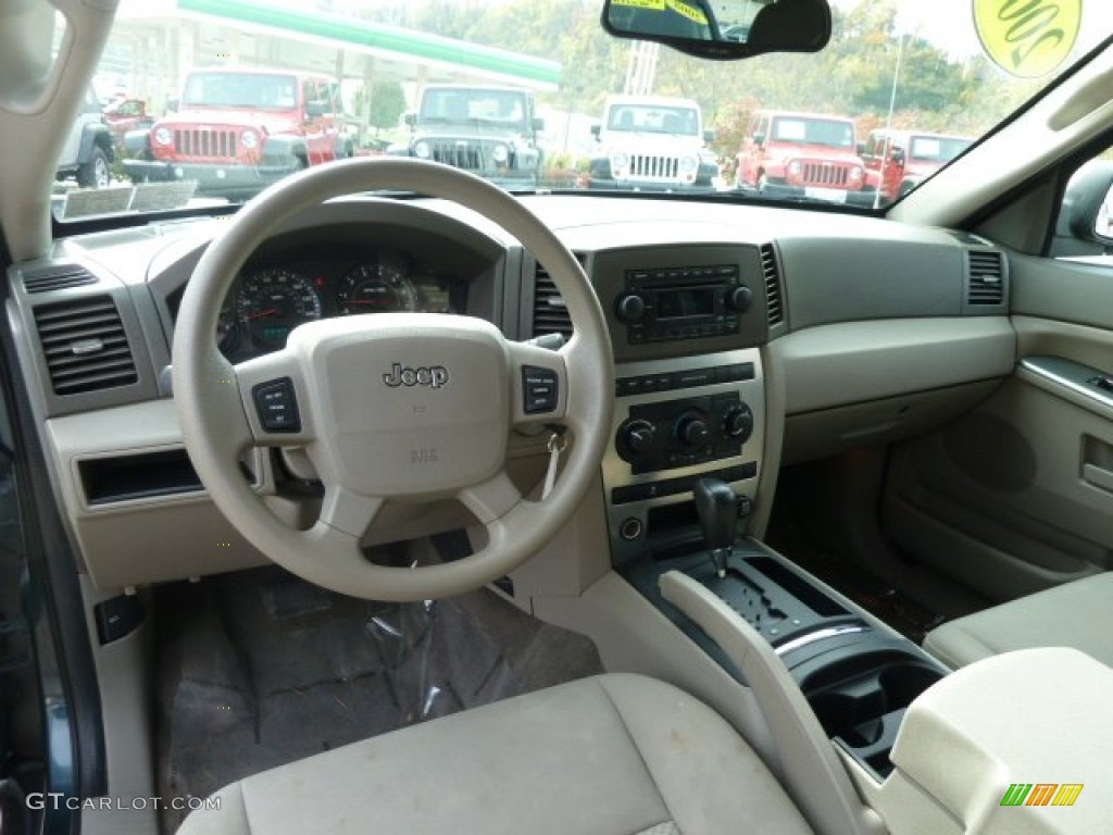 2005 Grand Cherokee Laredo 4x4 - Deep Beryl Green Pearl / Khaki photo #20