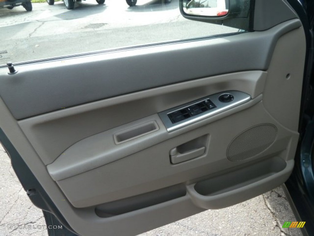 2005 Grand Cherokee Laredo 4x4 - Deep Beryl Green Pearl / Khaki photo #21