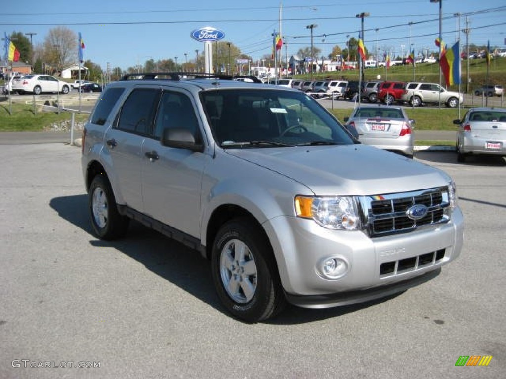 2012 Escape XLT V6 4WD - Ingot Silver Metallic / Charcoal Black photo #4