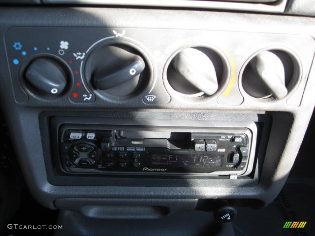 1995 Dodge Neon Standard Neon Model Controls Photo #55876500