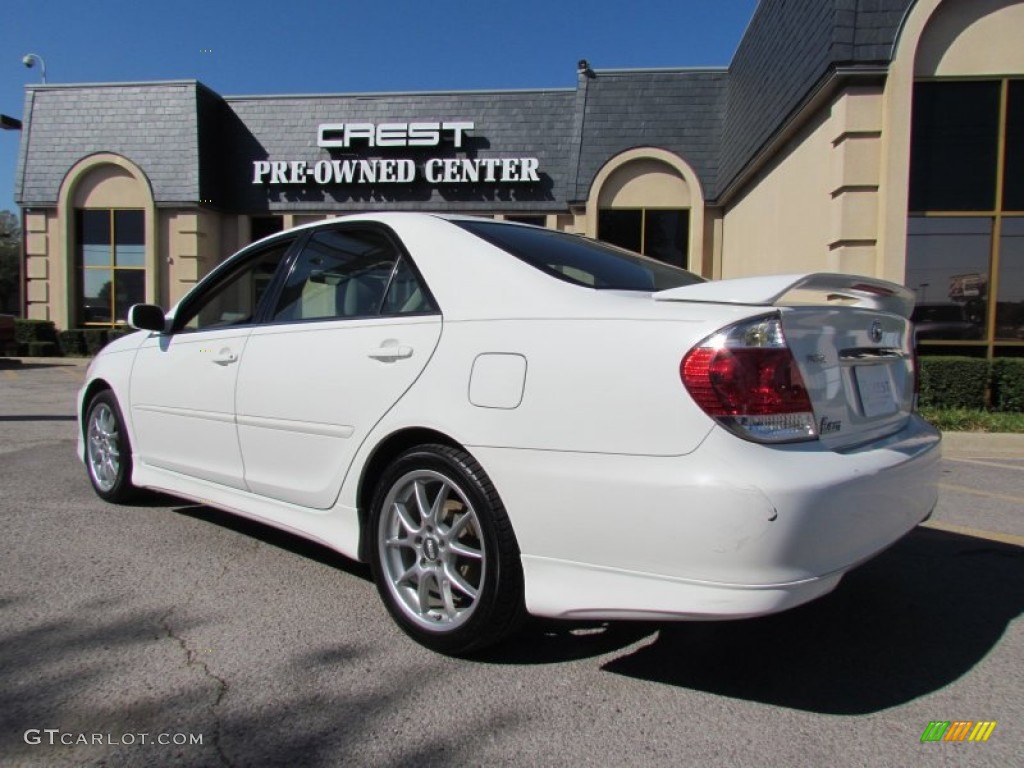 2006 Camry SE - Super White / Taupe photo #2