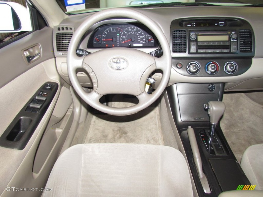 2006 Camry SE - Super White / Taupe photo #14