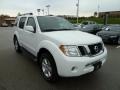 Avalanche White - Pathfinder SV 4x4 Photo No. 7