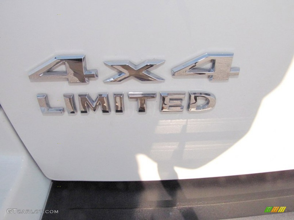 2010 Jeep Grand Cherokee Limited 4x4 Marks and Logos Photos