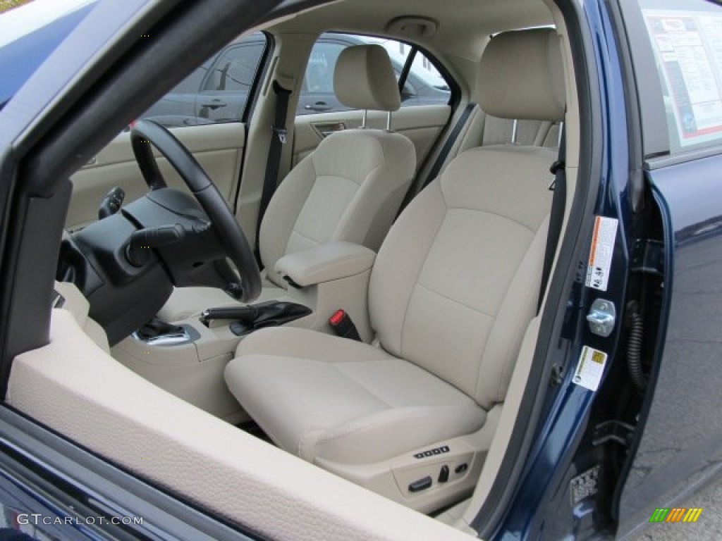 Beige Interior 2010 Suzuki Kizashi SE Photo #55880398