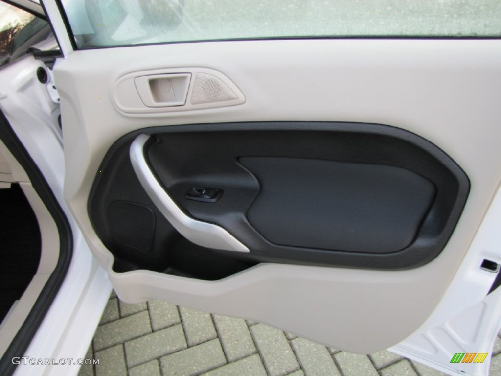 2011 Fiesta SE Sedan - Oxford White / Light Stone/Charcoal Black Cloth photo #20