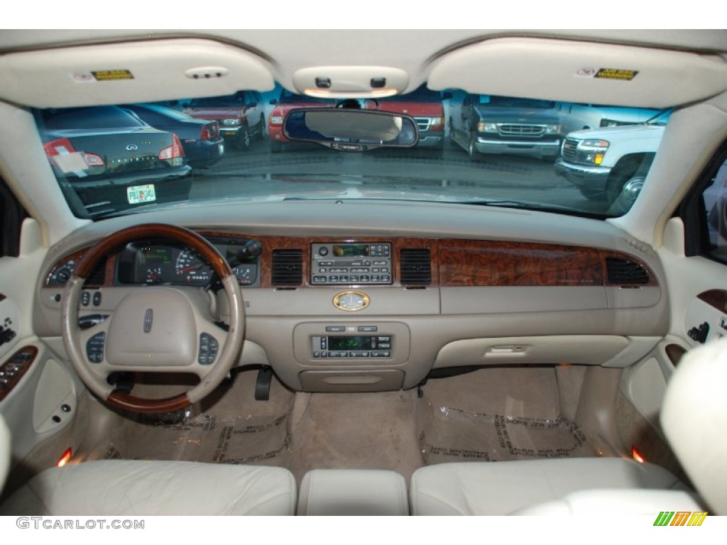 2001 Lincoln Town Car Cartier Light Parchment Dashboard Photo #55885024