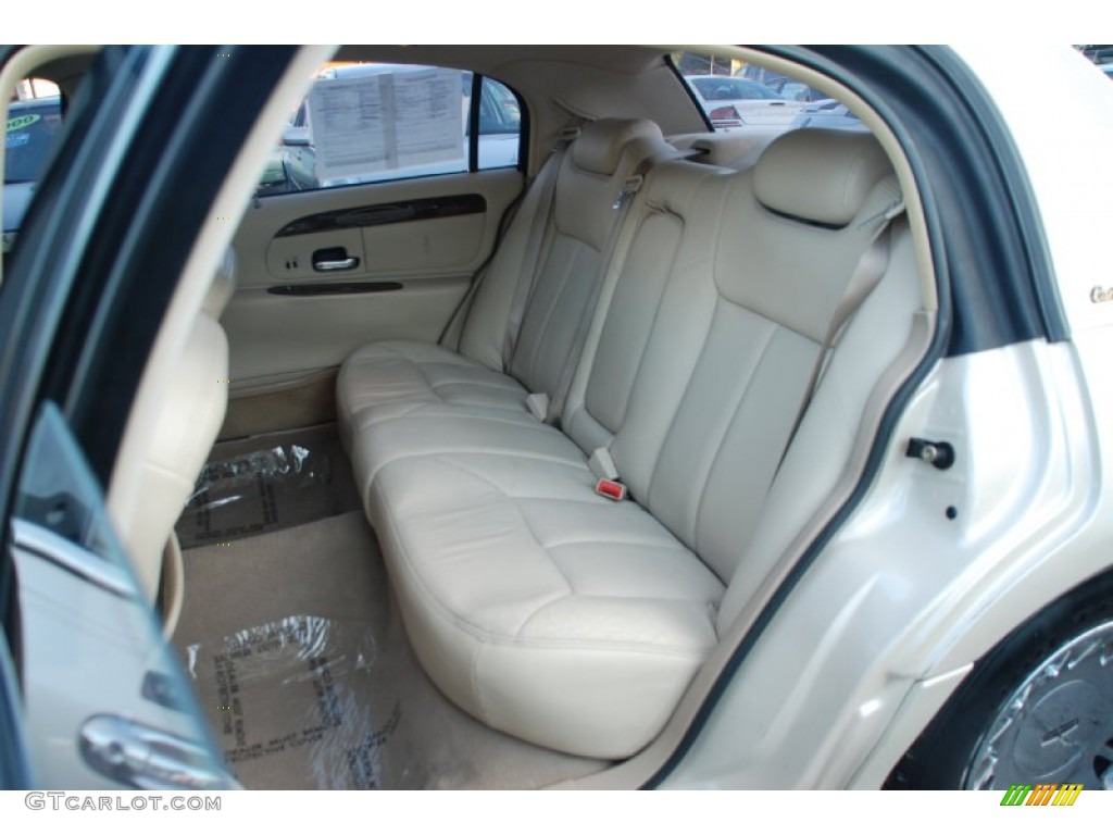 2001 Town Car Cartier - Ivory Parchment Tri Coat / Light Parchment photo #33