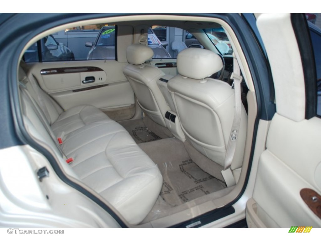 Light Parchment Interior 2001 Lincoln Town Car Cartier Photo #55885274