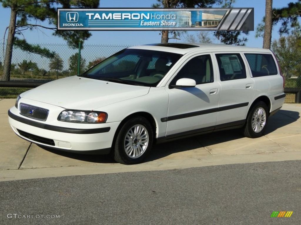 2004 V70 2.4 - Ice White / Beige/Light Sand photo #1