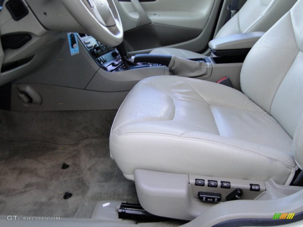 2004 V70 2.4 - Ice White / Beige/Light Sand photo #13