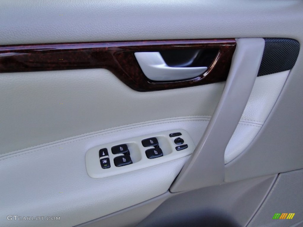 2004 V70 2.4 - Ice White / Beige/Light Sand photo #14