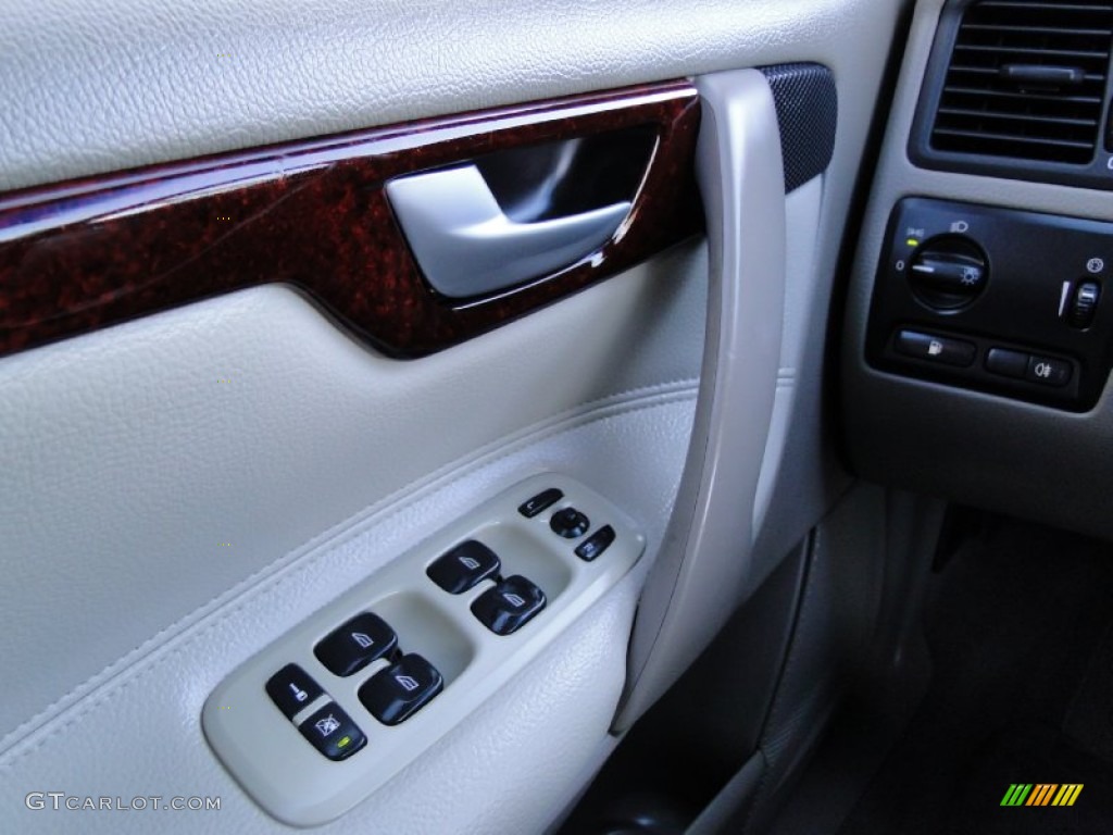 2004 V70 2.4 - Ice White / Beige/Light Sand photo #15