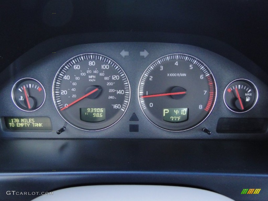 2004 Volvo V70 2.4 Gauges Photo #55889287