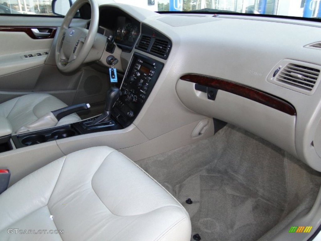 2004 V70 2.4 - Ice White / Beige/Light Sand photo #25