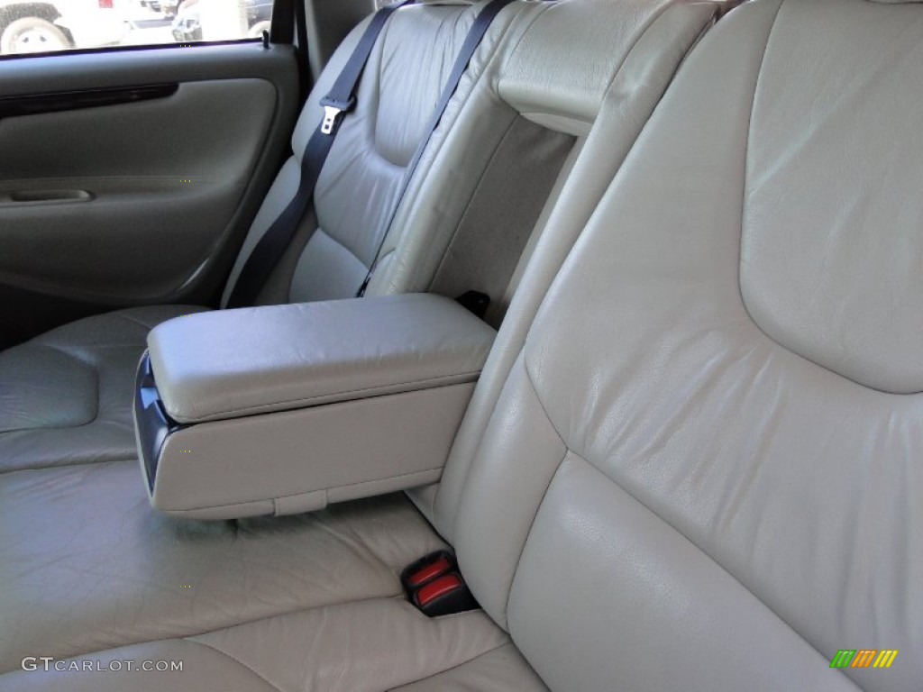 2004 V70 2.4 - Ice White / Beige/Light Sand photo #28