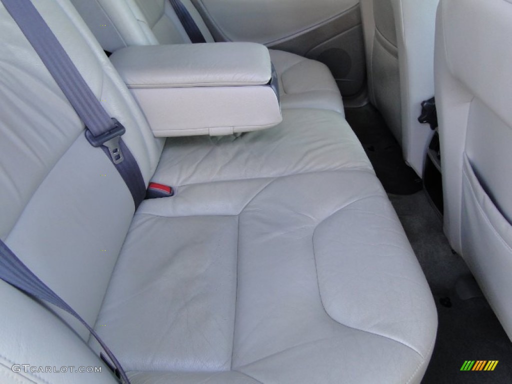 2004 V70 2.4 - Ice White / Beige/Light Sand photo #29