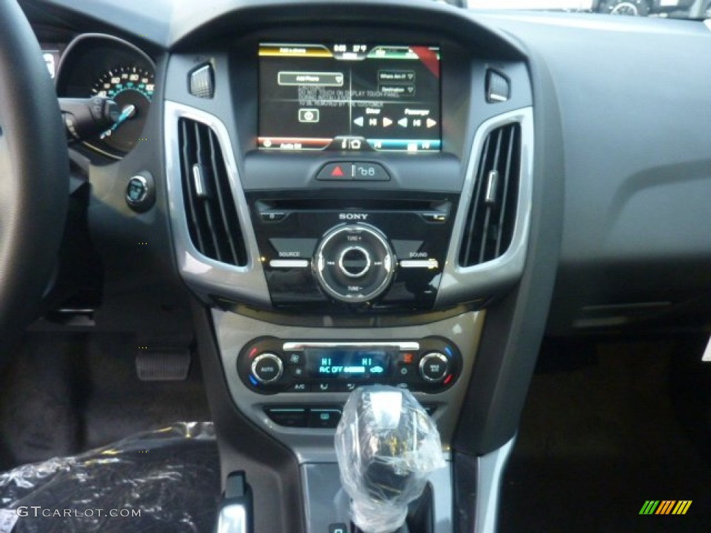 2012 Ford Focus Titanium 5-Door Controls Photo #55889437