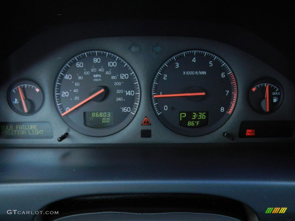 2001 Volvo V70 2.4 Gauges Photos
