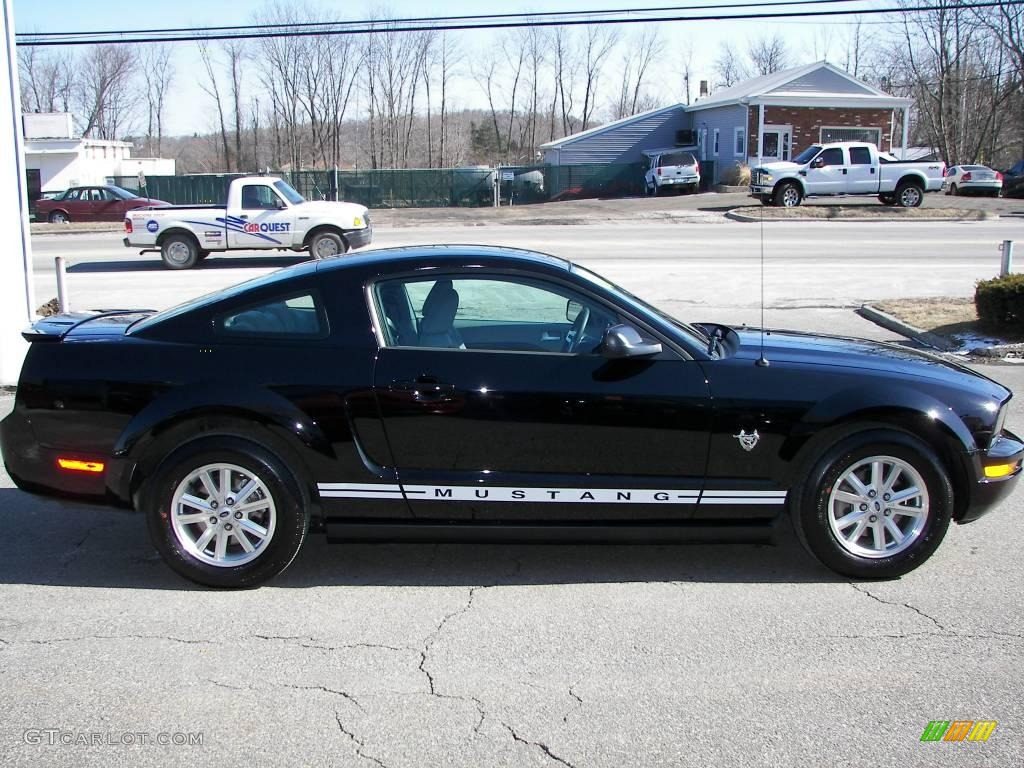 2009 Mustang V6 Coupe - Black / Light Graphite photo #18