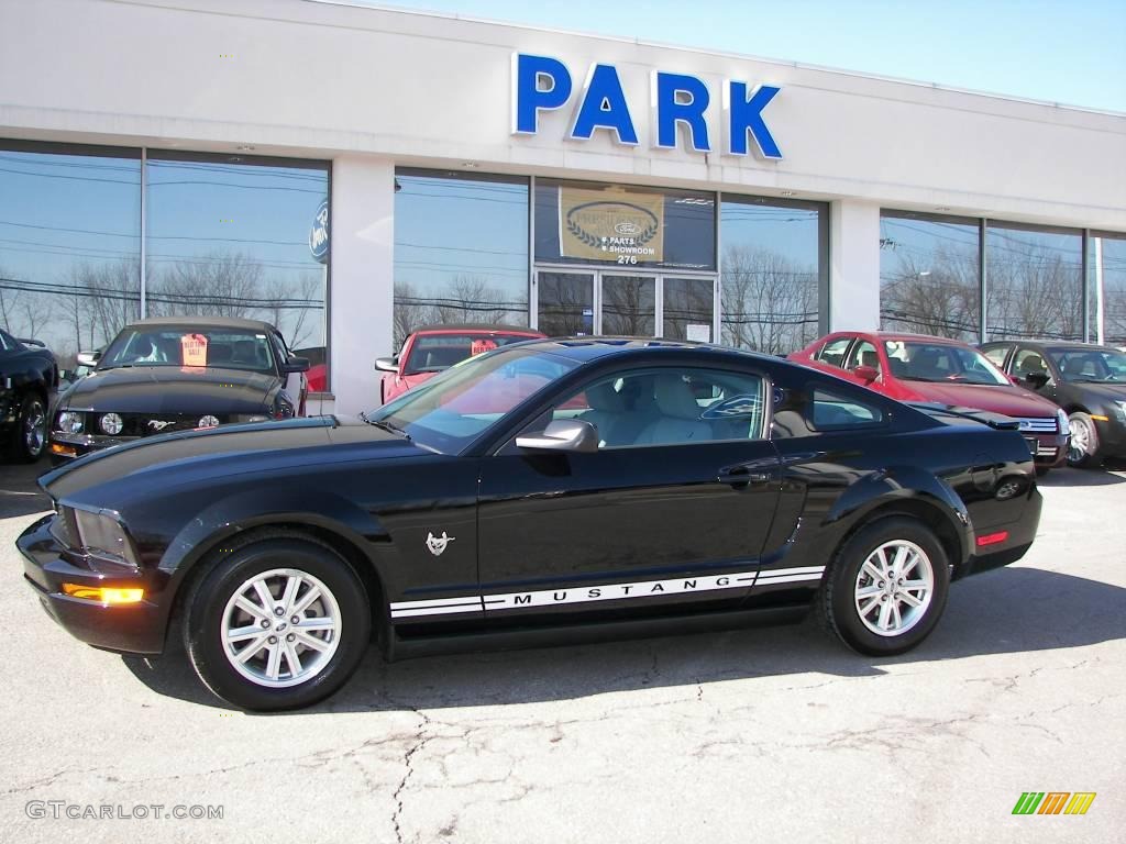 2009 Mustang V6 Coupe - Black / Light Graphite photo #21