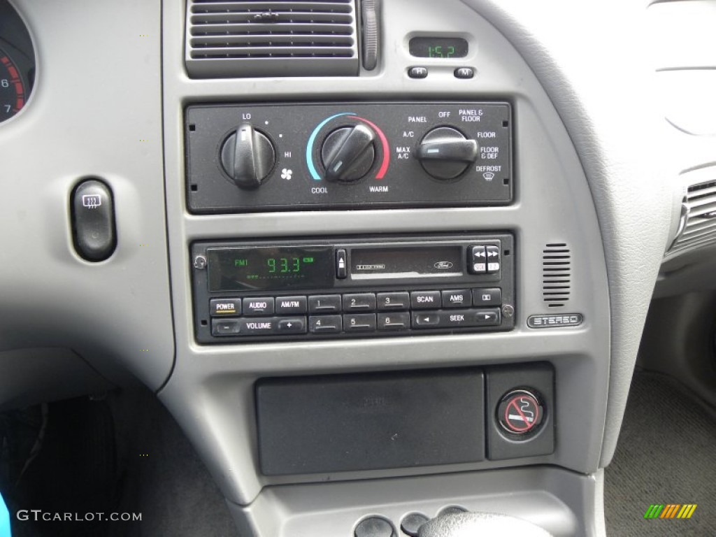 1997 Mercury Cougar XR7 Controls Photo #55893097