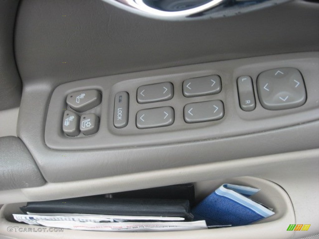 2005 Cadillac DeVille DTS Controls Photo #55893152