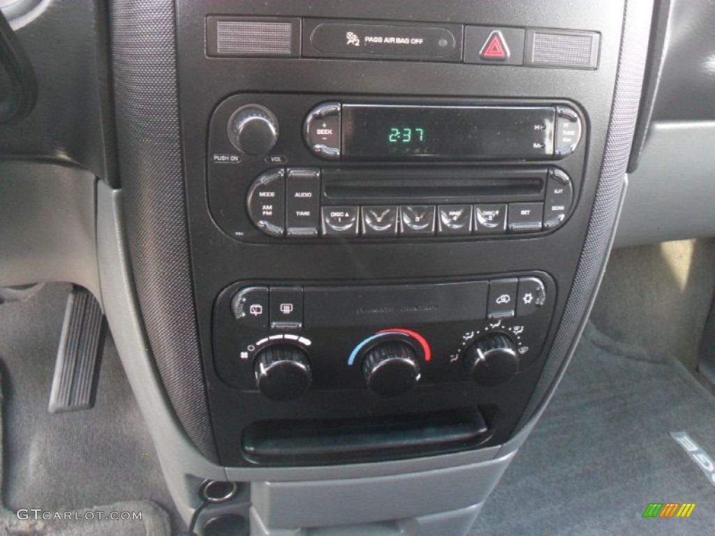 2007 Dodge Caravan SE Controls Photo #55893499