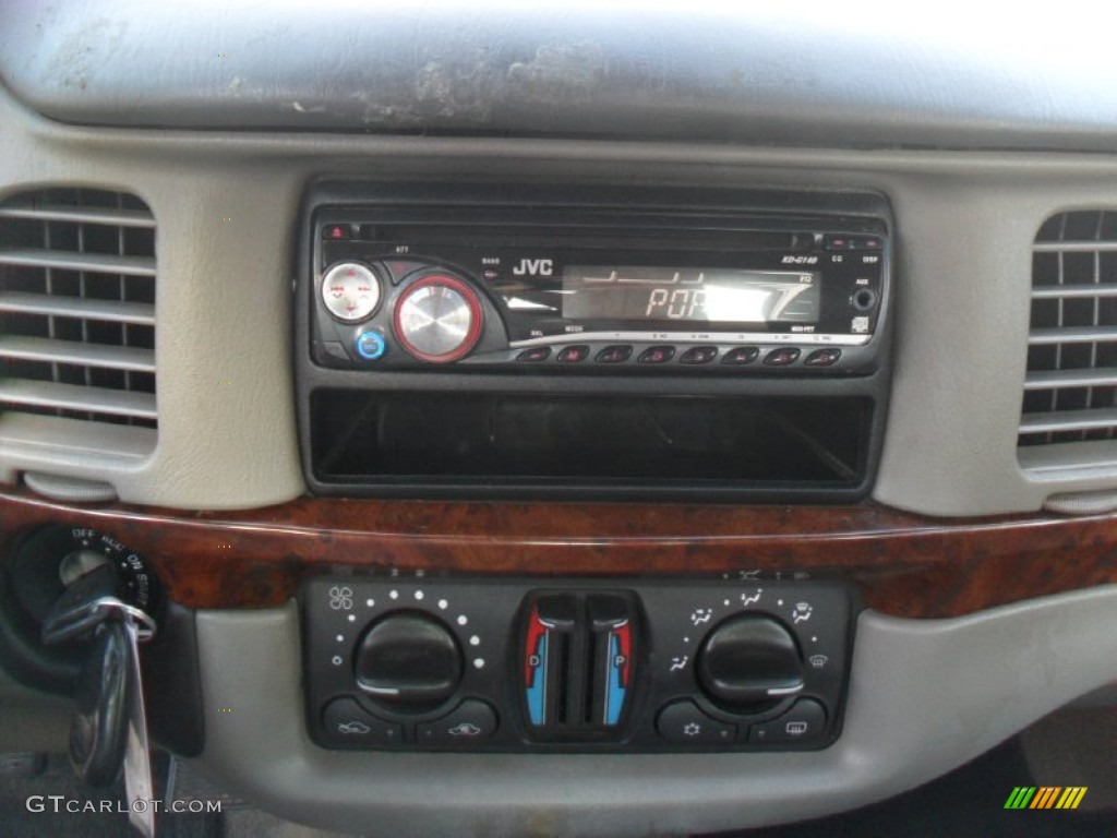 2004 Impala  - White / Medium Gray photo #9