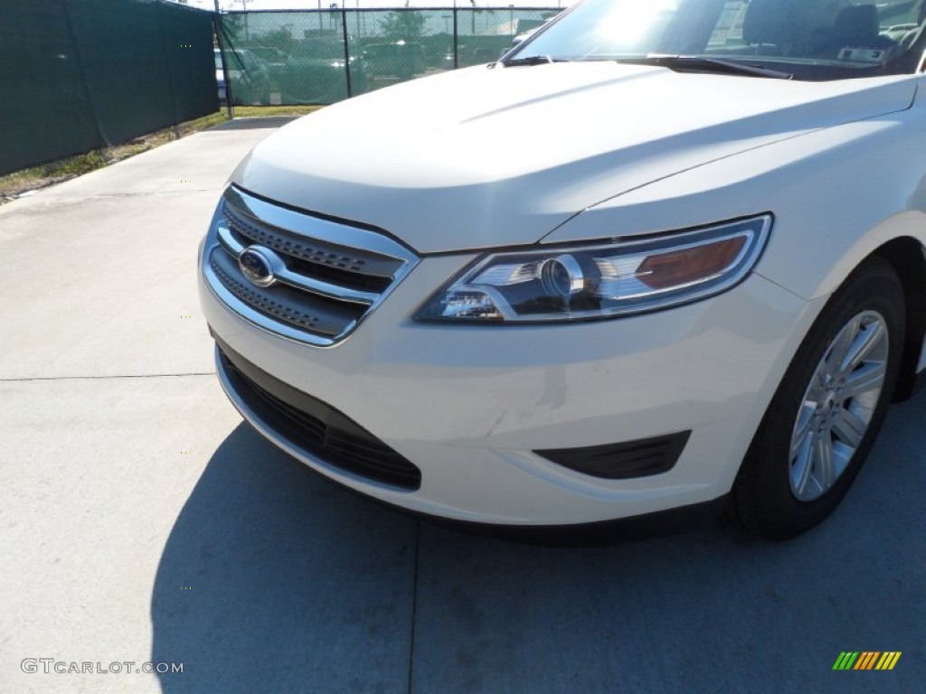 2012 Taurus SE - White Suede / Light Stone photo #10