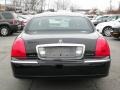 2005 Black Lincoln Town Car Signature L  photo #21