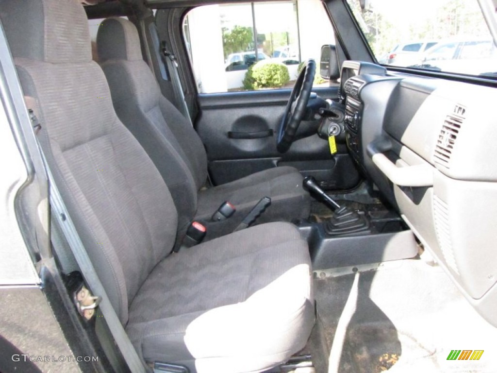 2004 Wrangler SE 4x4 - Black / Dark Slate Gray photo #16